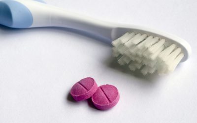 How clean are your teeth? Find out with DIY disclosing tablets, gel or toothpaste!